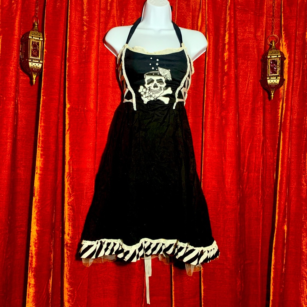 Black white pinup skull corset tutu dress.
90's era vintage punk goth fits S